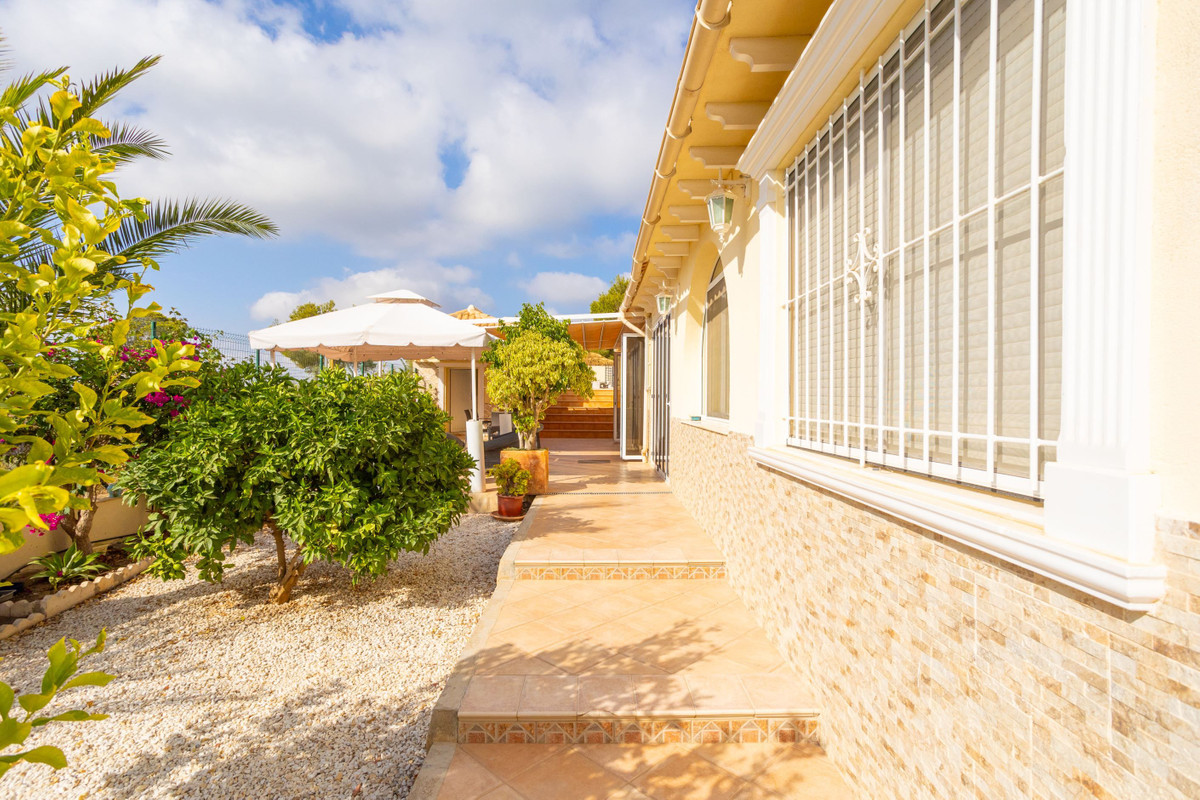 Se vende Villa - Chalet de 4 dormitorios en Costa Blanca, Alicante, España