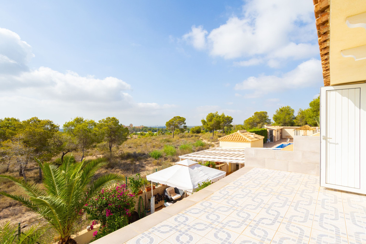Se vende Villa - Chalet de 4 dormitorios en Costa Blanca, Alicante, España