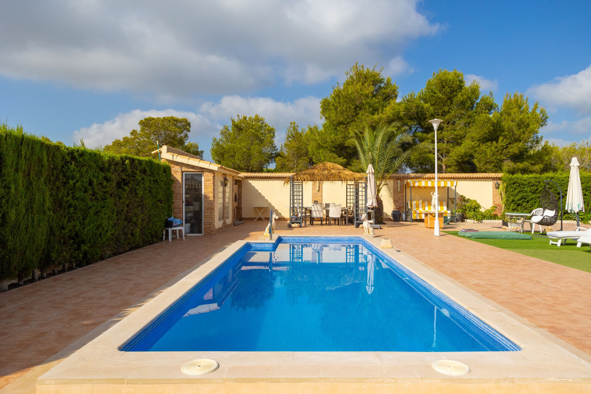 Se vende Villa - Chalet de 4 dormitorios en Costa Blanca, Alicante, España