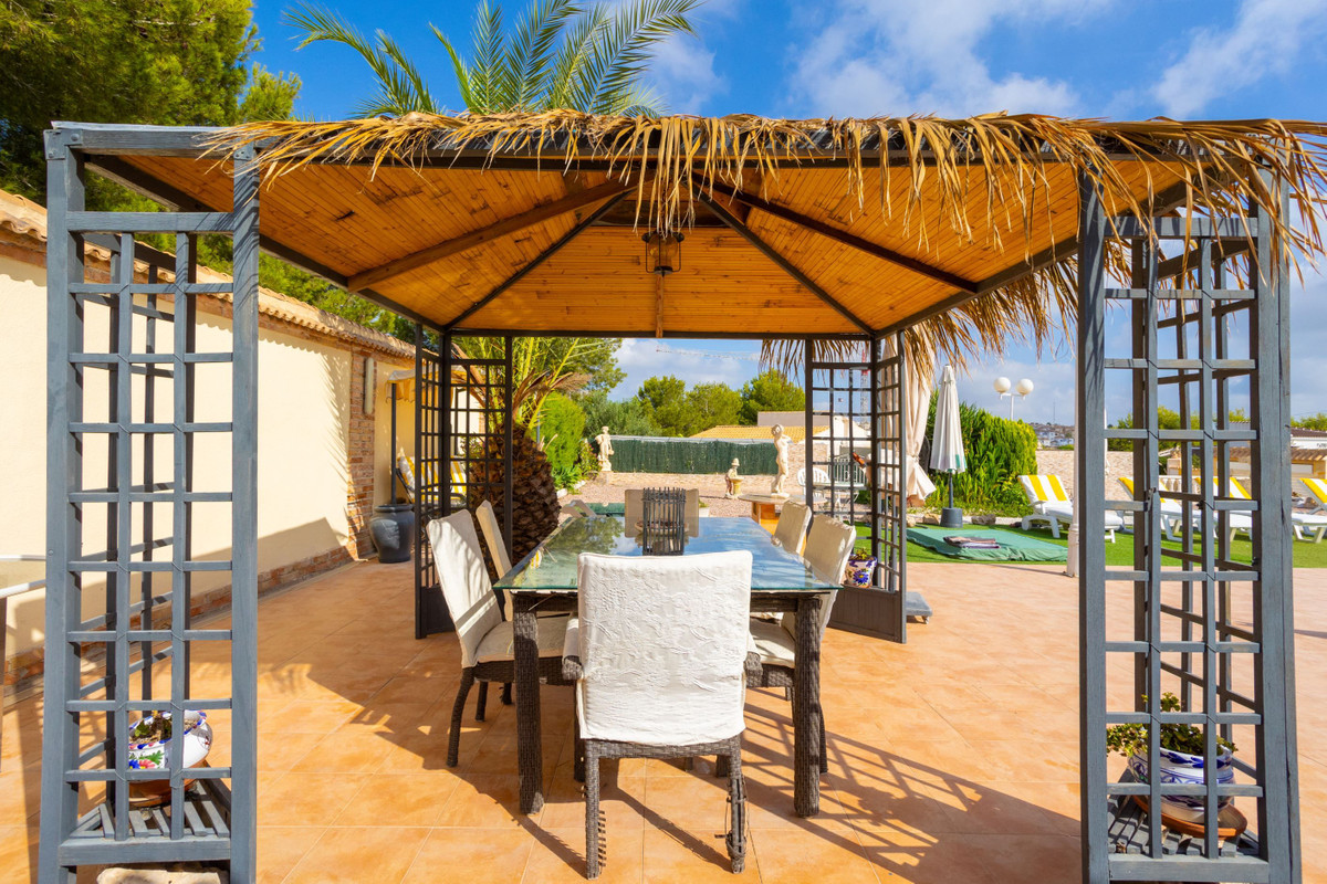 Se vende Villa - Chalet de 4 dormitorios en Costa Blanca, Alicante, España