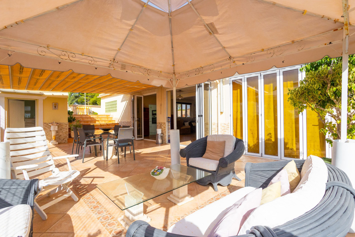 Se vende Villa - Chalet de 4 dormitorios en Costa Blanca, Alicante, España