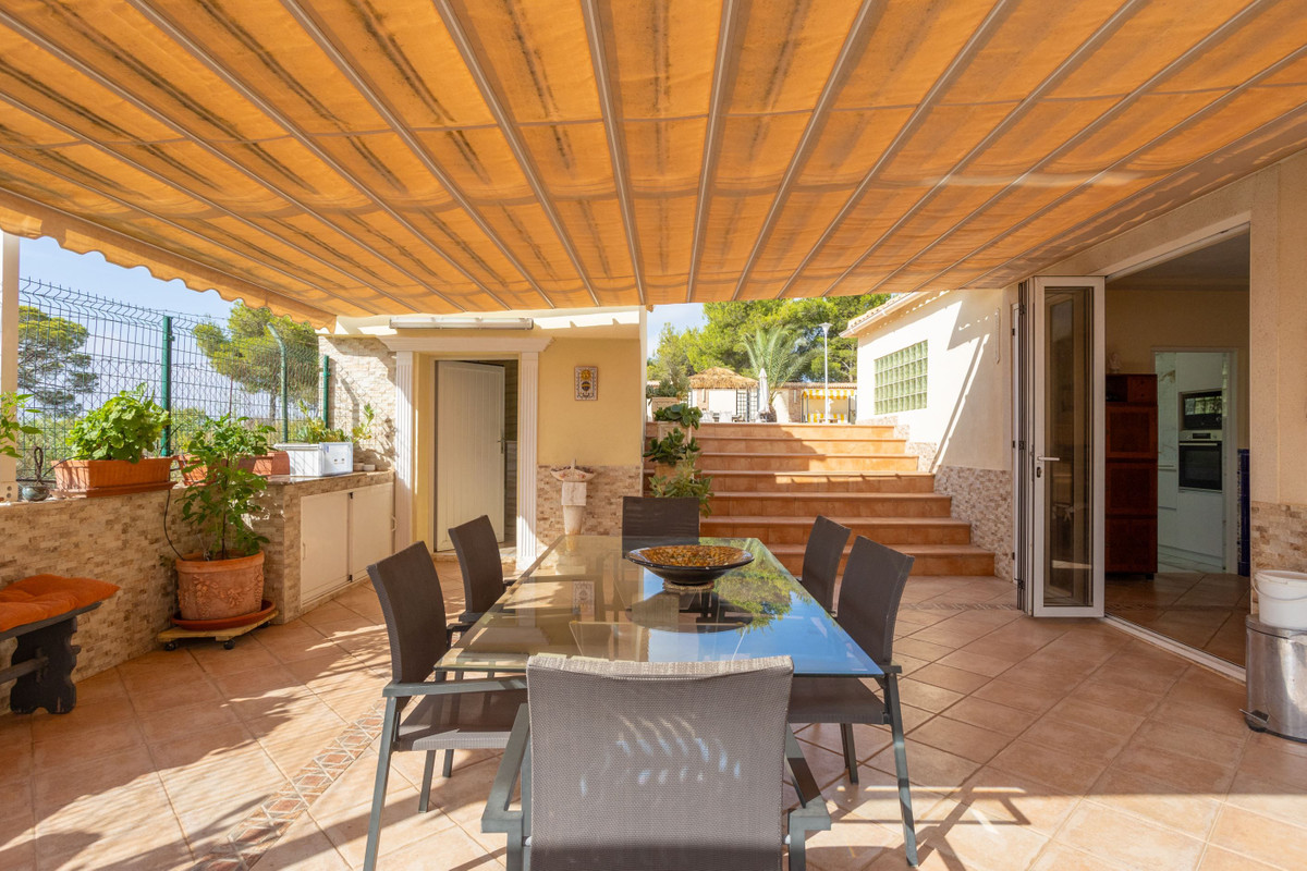 Se vende Villa - Chalet de 4 dormitorios en Costa Blanca, Alicante, España