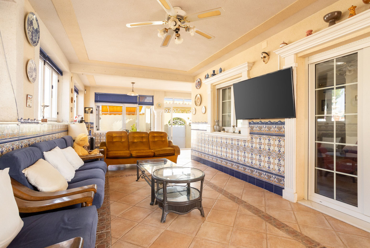 Se vende Villa - Chalet de 4 dormitorios en Costa Blanca, Alicante, España