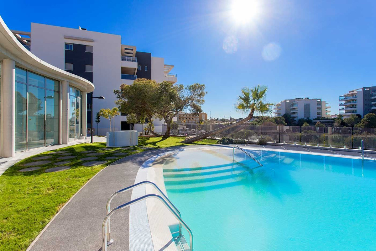 Se vende Apartamento en Planta Última de 3 dormitorios en Costa Blanca, Alicante, España