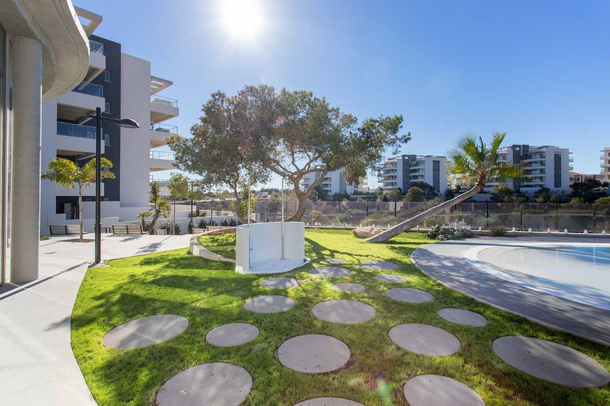 Se vende Apartamento en Planta Última de 3 dormitorios en Costa Blanca, Alicante, España