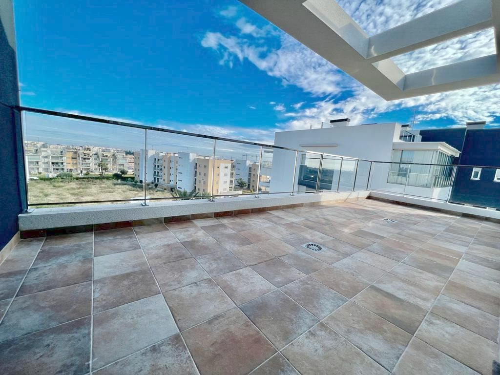 Se vende Apartamento en Planta Última de 3 dormitorios en Costa Blanca, Alicante, España