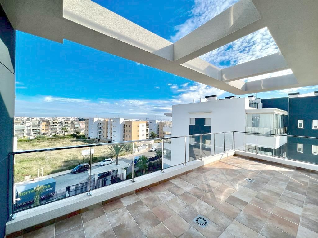 Se vende Apartamento en Planta Última de 3 dormitorios en Costa Blanca, Alicante, España
