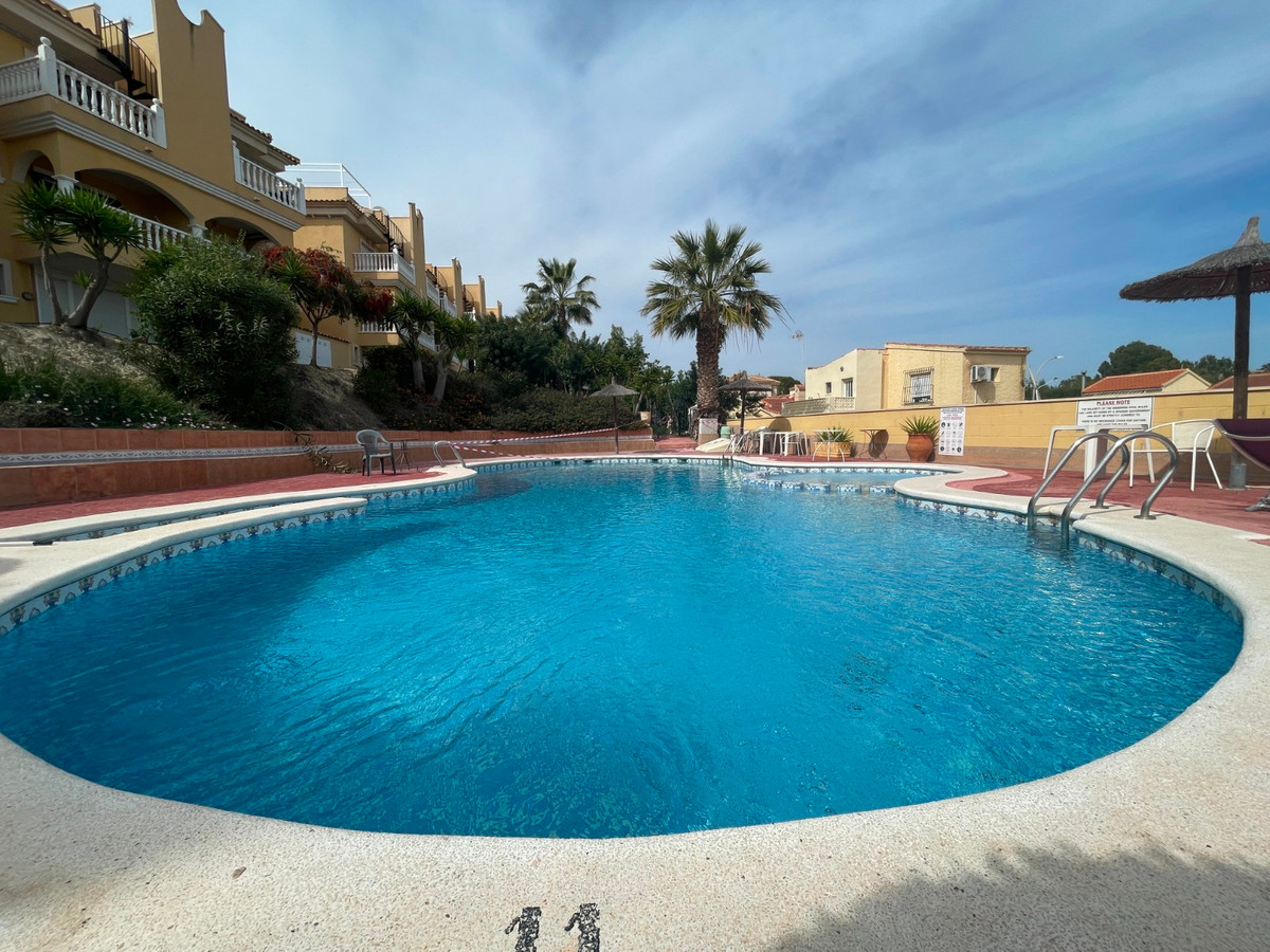 Se vende Villa - Chalet de 3 dormitorios en Costa Blanca, Alicante, España