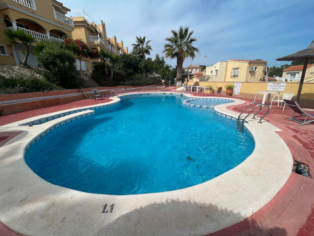 Se vende Villa - Chalet de 3 dormitorios en Costa Blanca, Alicante, España
