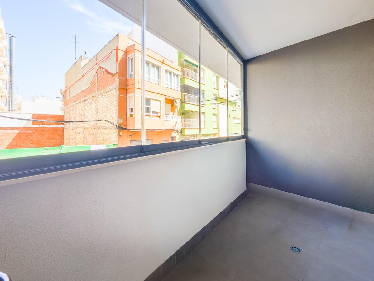Se vende Apartamento Planta Media de 2 dormitorios en Costa Blanca, Alicante, España