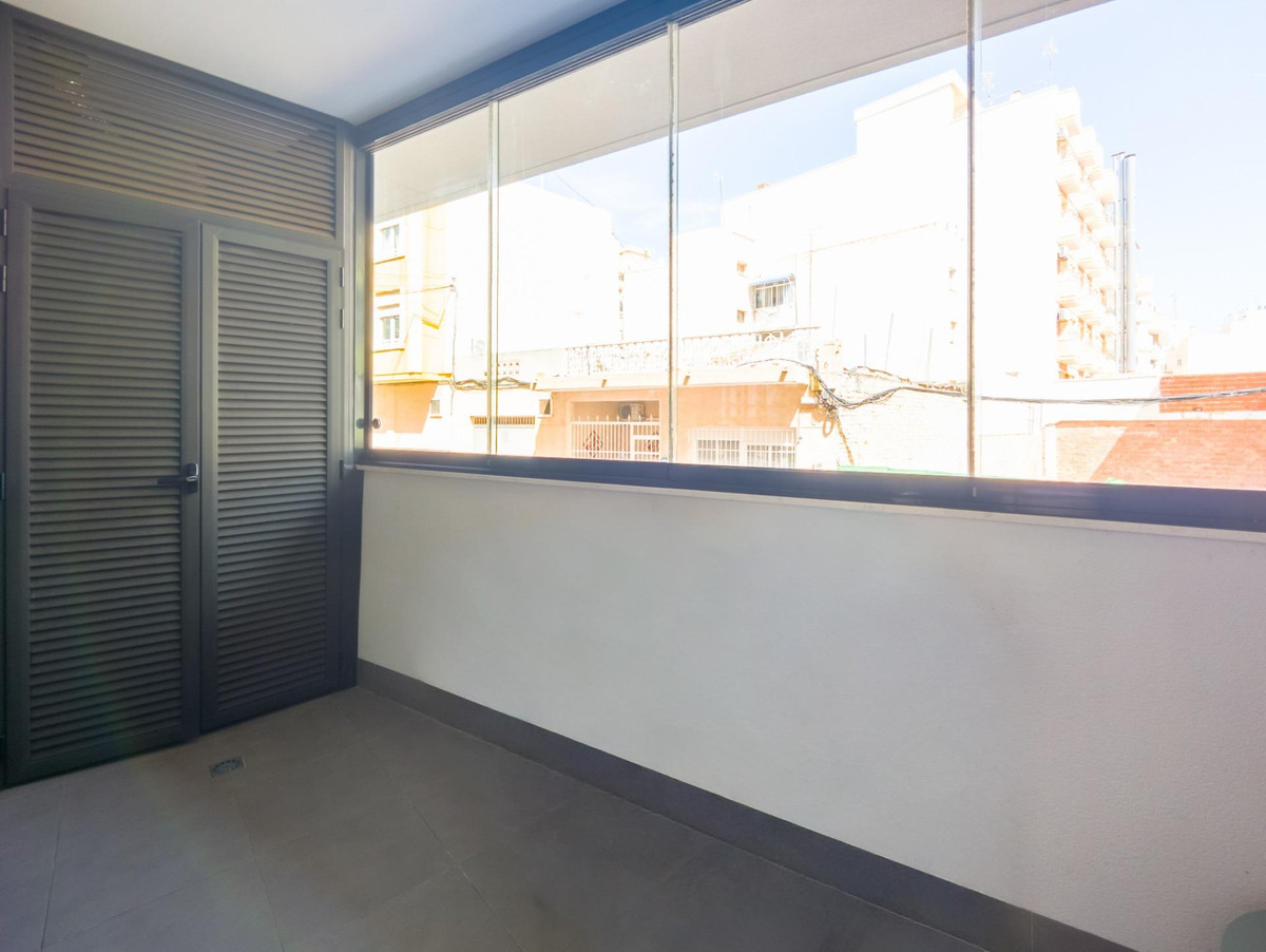Se vende Apartamento Planta Media de 2 dormitorios en Costa Blanca, Alicante, España