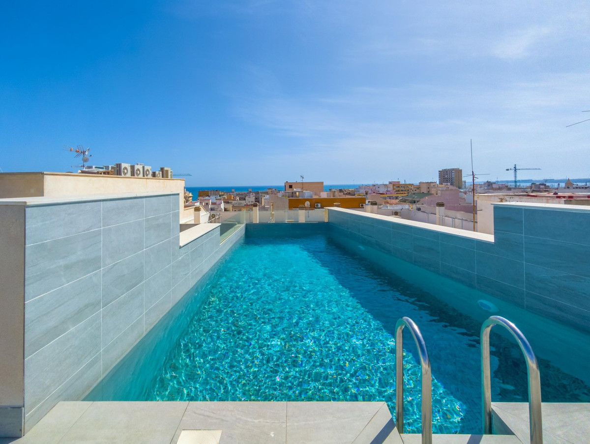 Se vende Apartamento Planta Media de 2 dormitorios en Costa Blanca, Alicante, España