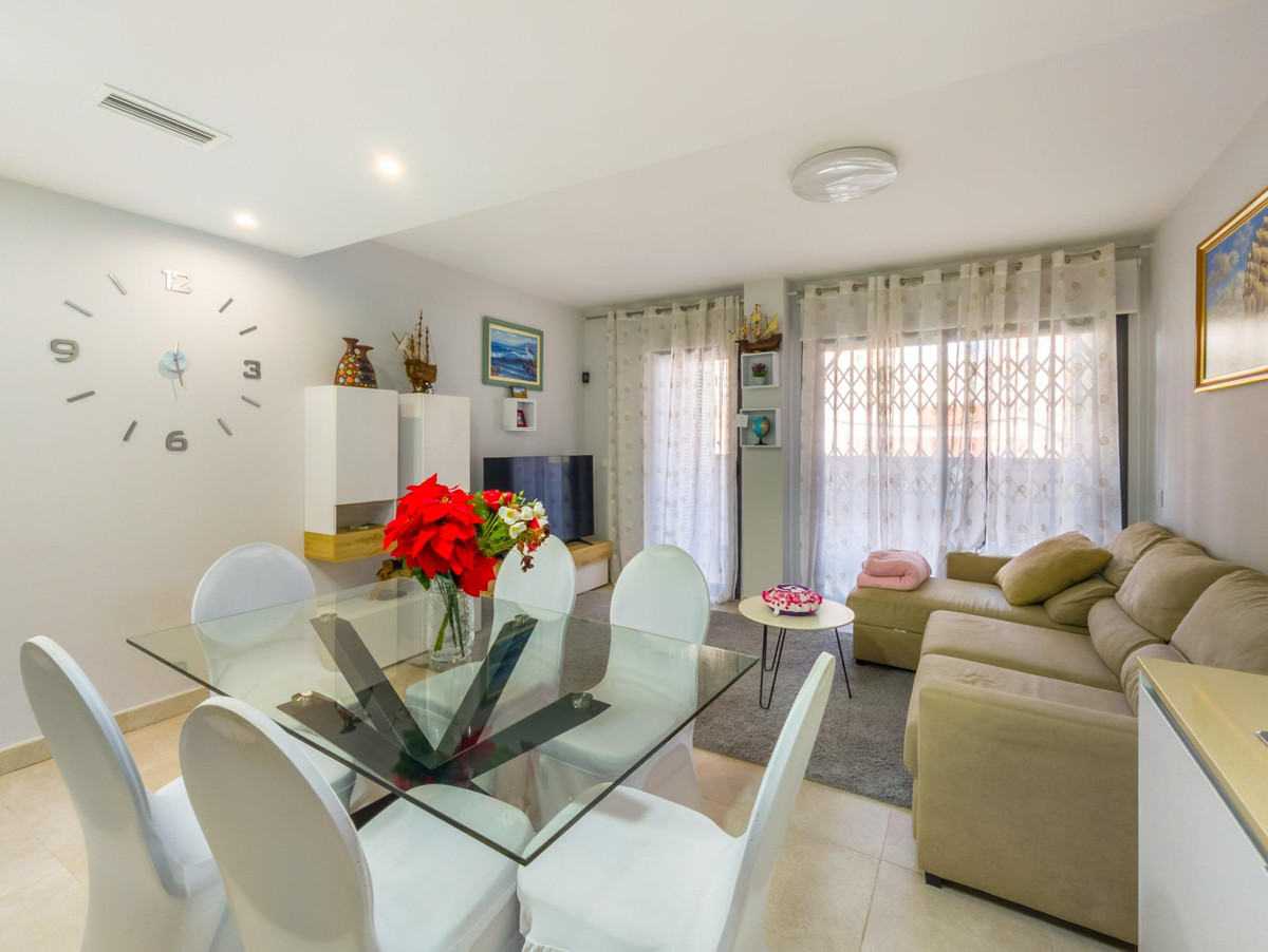 Se vende Apartamento Planta Media de 2 dormitorios en Costa Blanca, Alicante, España