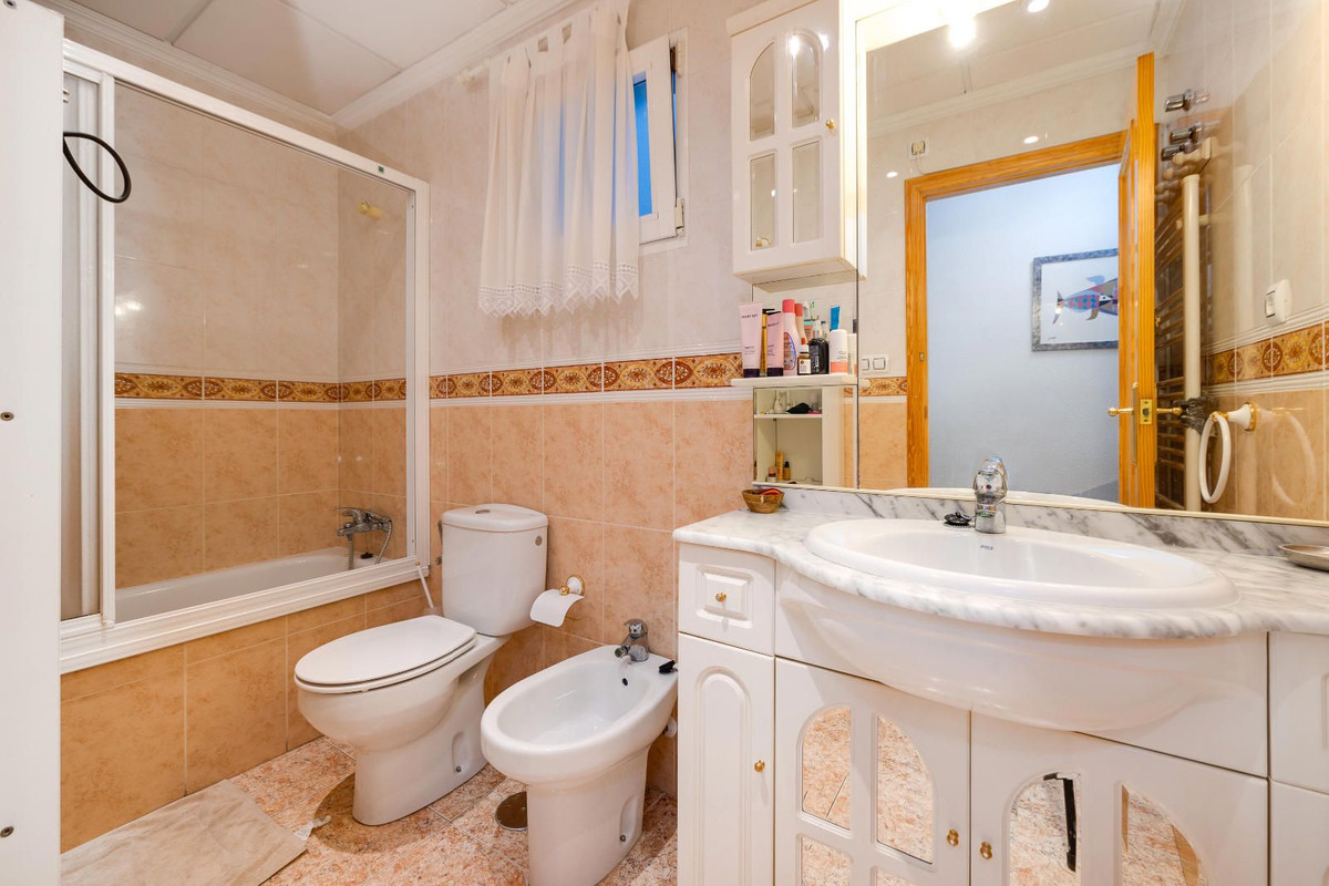 Se vende Apartamento Planta Media de 3 dormitorios en Costa Blanca, Alicante, España