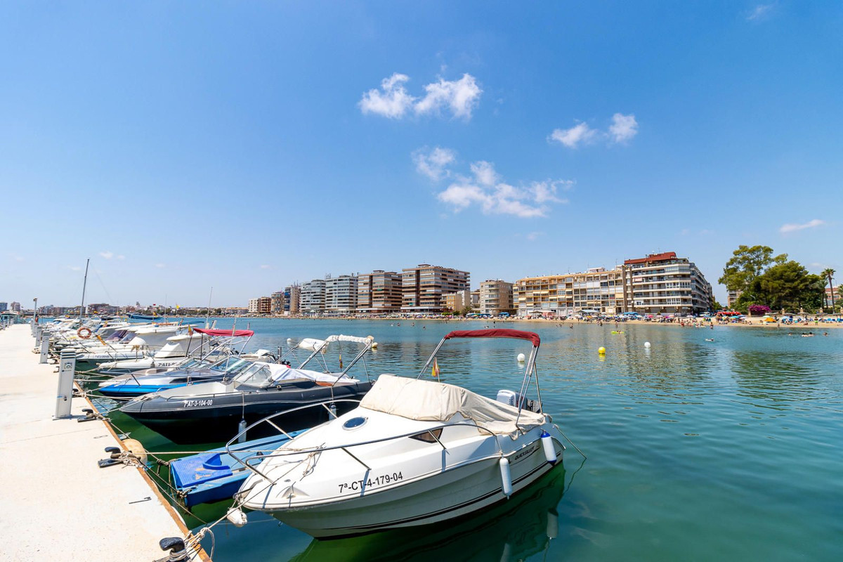Se vende Apartamento Planta Media de 3 dormitorios en Costa Blanca, Alicante, España