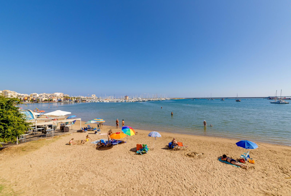 Se vende Apartamento Planta Media de 3 dormitorios en Costa Blanca, Alicante, España