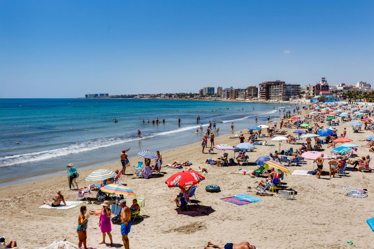 Se vende Apartamento Planta Media de 3 dormitorios en Costa Blanca, Alicante, España