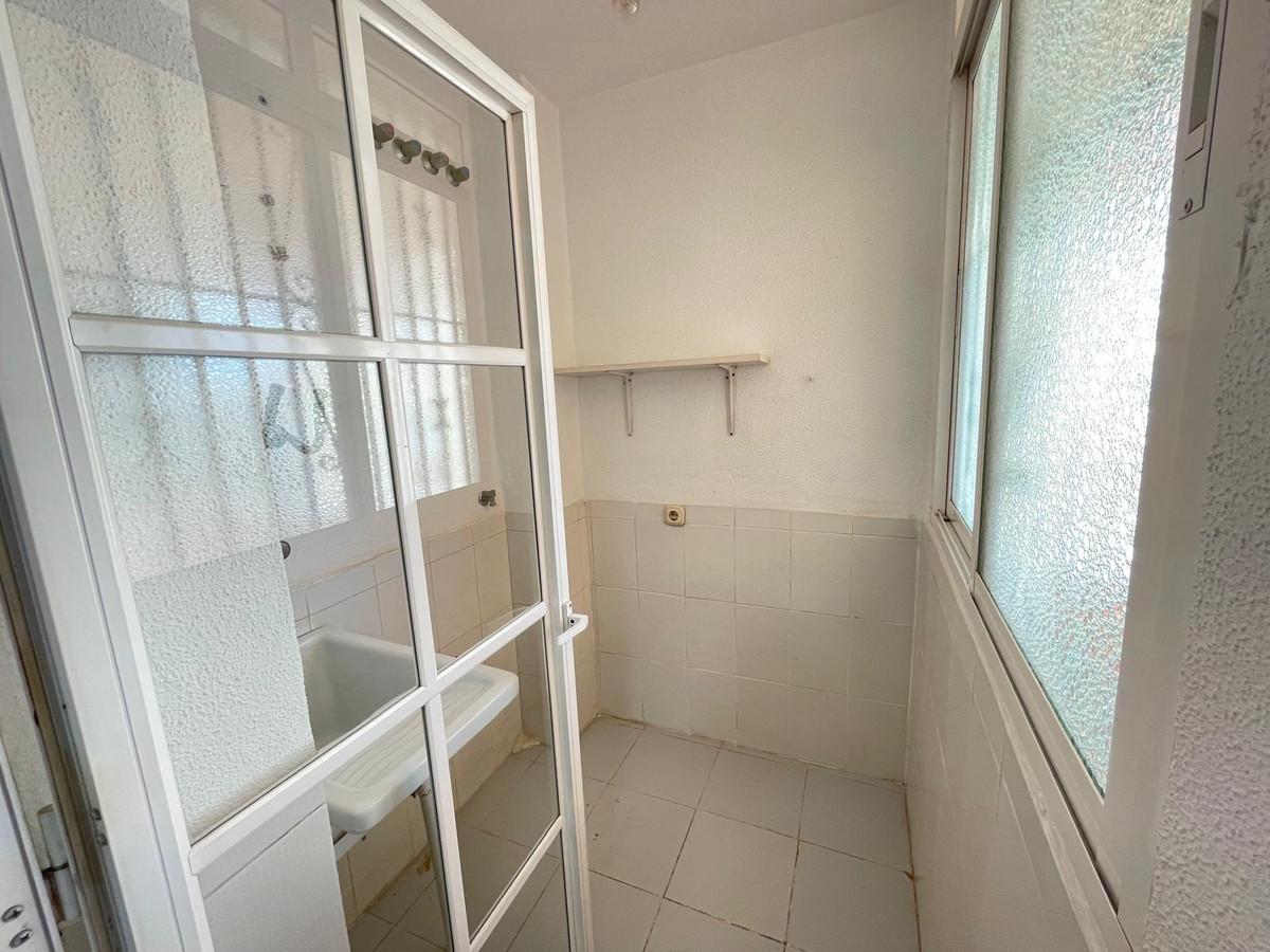 Se vende Apartamento Planta Media de 2 dormitorios en Costa Del Sol, Málaga, España