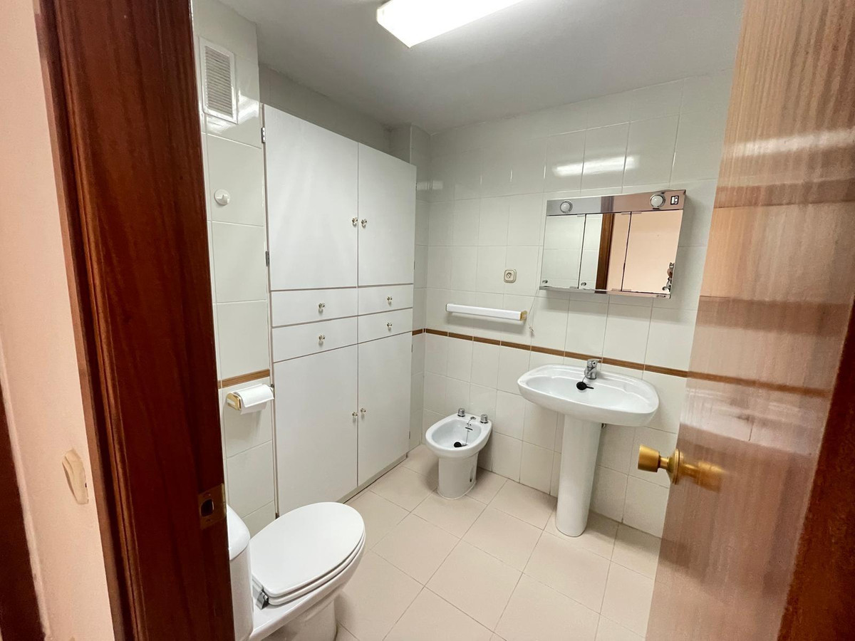 Se vende Apartamento Planta Media de 2 dormitorios en Costa Del Sol, Málaga, España