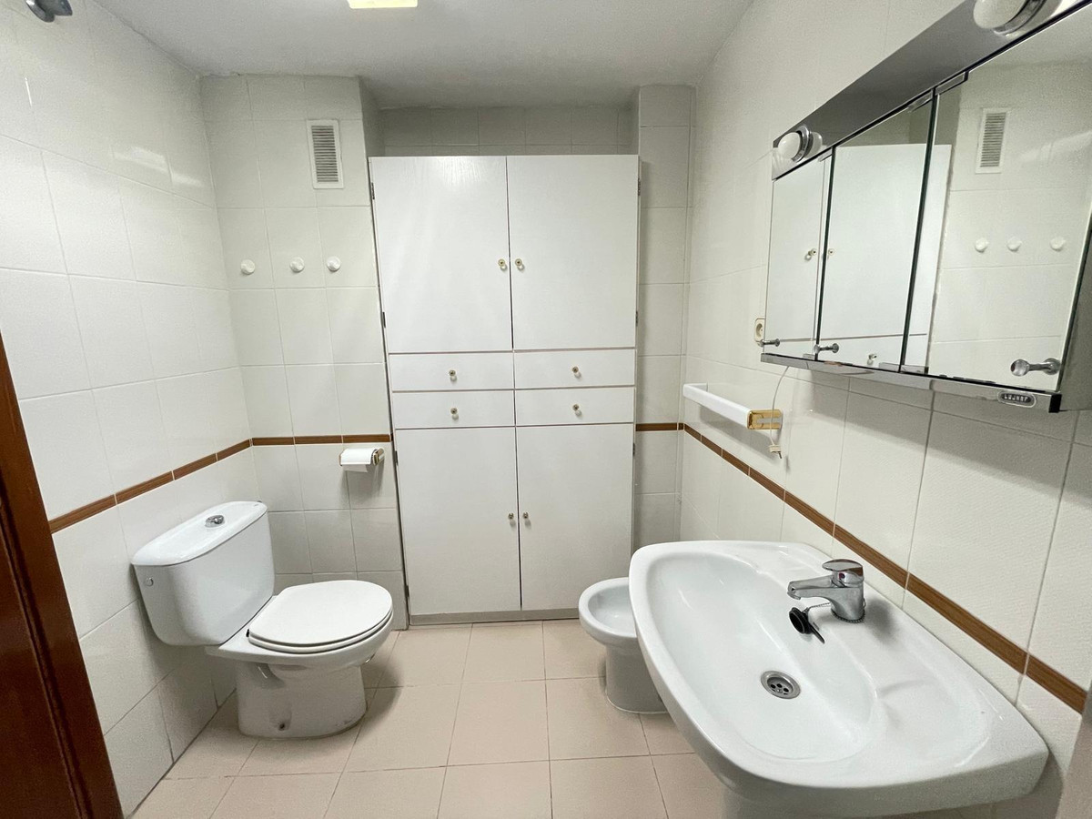 Se vende Apartamento Planta Media de 2 dormitorios en Costa Del Sol, Málaga, España