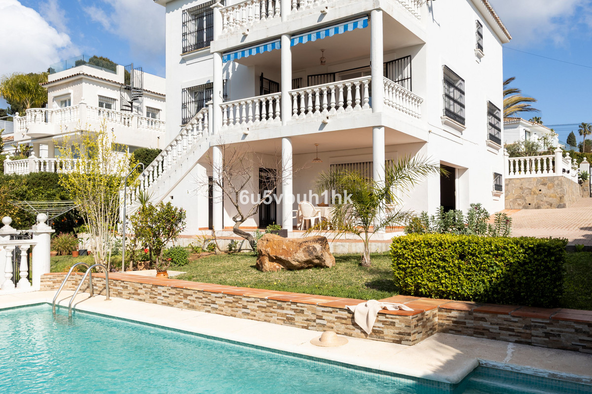 4 Bed Townhouse for sale in Marbella Costa Del Sol, Málaga, Spain