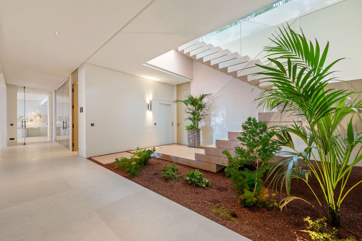 Se vende Villa - Chalet de 8 dormitorios en Costa Del Sol, Málaga, España
