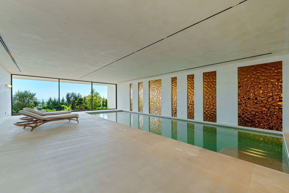 Se vende Villa - Chalet de 8 dormitorios en Costa Del Sol, Málaga, España