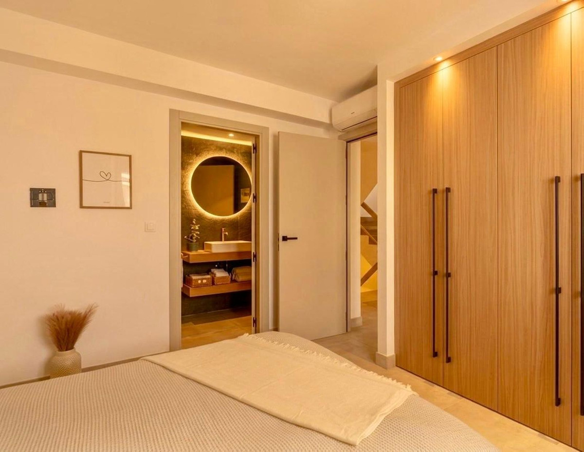 4 Bed Townhouse for sale in Estepona Costa Del Sol, Málaga, Spain