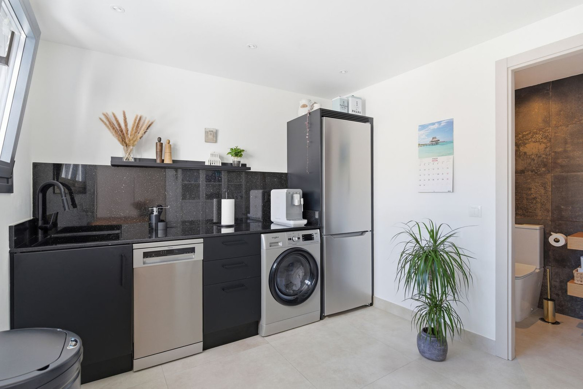 4 Bed Townhouse for sale in Estepona Costa Del Sol, Málaga, Spain