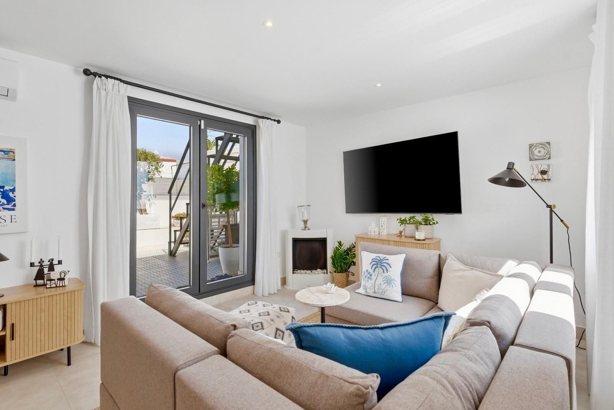 4 Bed Townhouse for sale in Estepona Costa Del Sol, Málaga, Spain