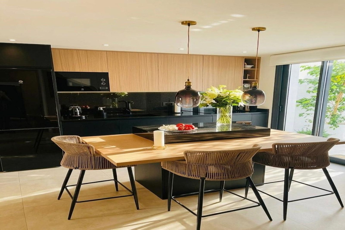 4 Bed Townhouse for sale in Estepona Costa Del Sol, Málaga, Spain