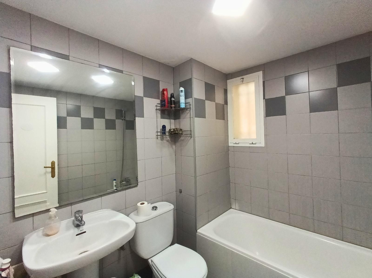 2 Bed Apartment for sale in El Pinillo Costa Del Sol, Málaga, Spain