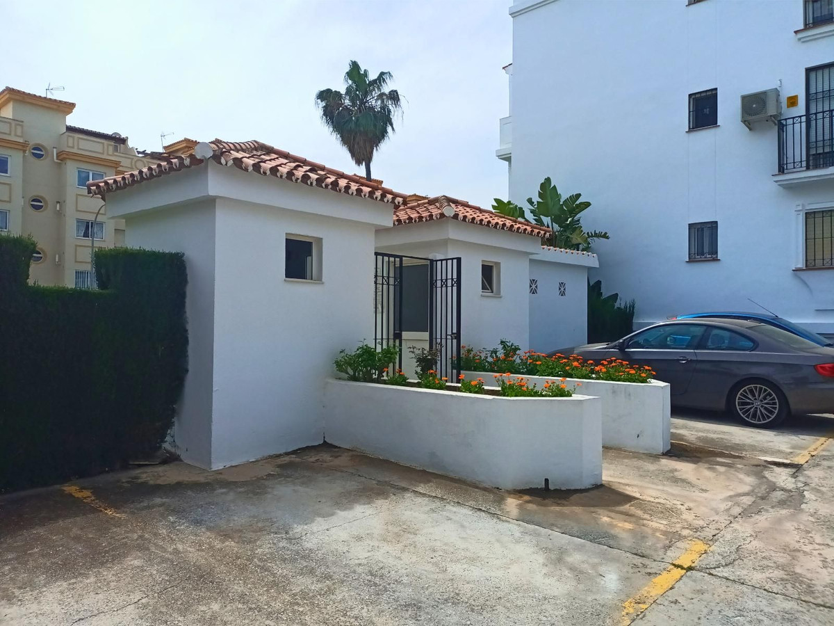 2 Bed Apartment for sale in El Pinillo Costa Del Sol, Málaga, Spain
