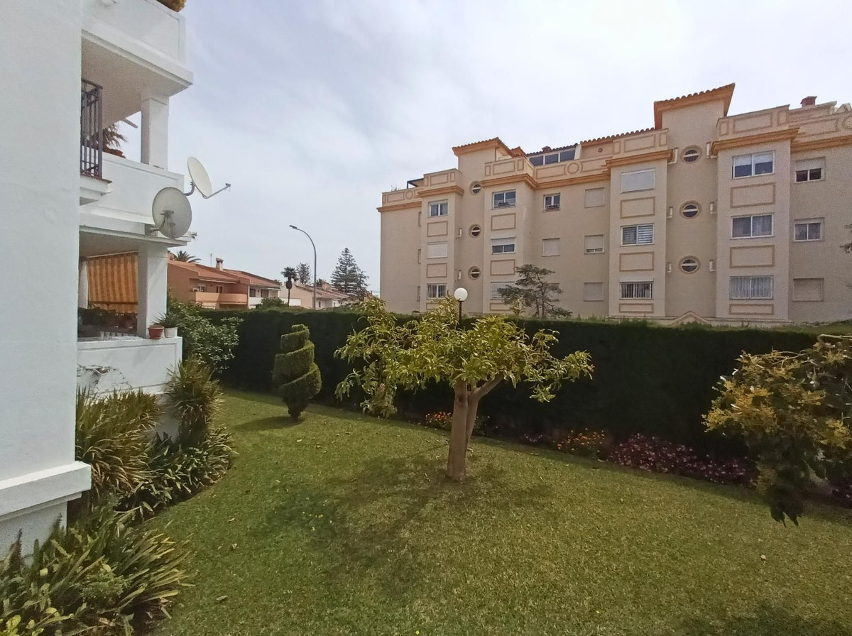 2 Bed Apartment for sale in El Pinillo Costa Del Sol, Málaga, Spain