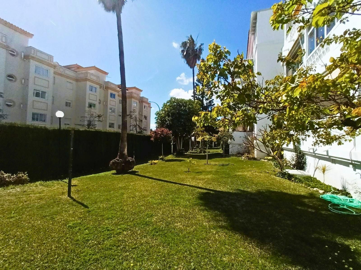 2 Bed Apartment for sale in El Pinillo Costa Del Sol, Málaga, Spain
