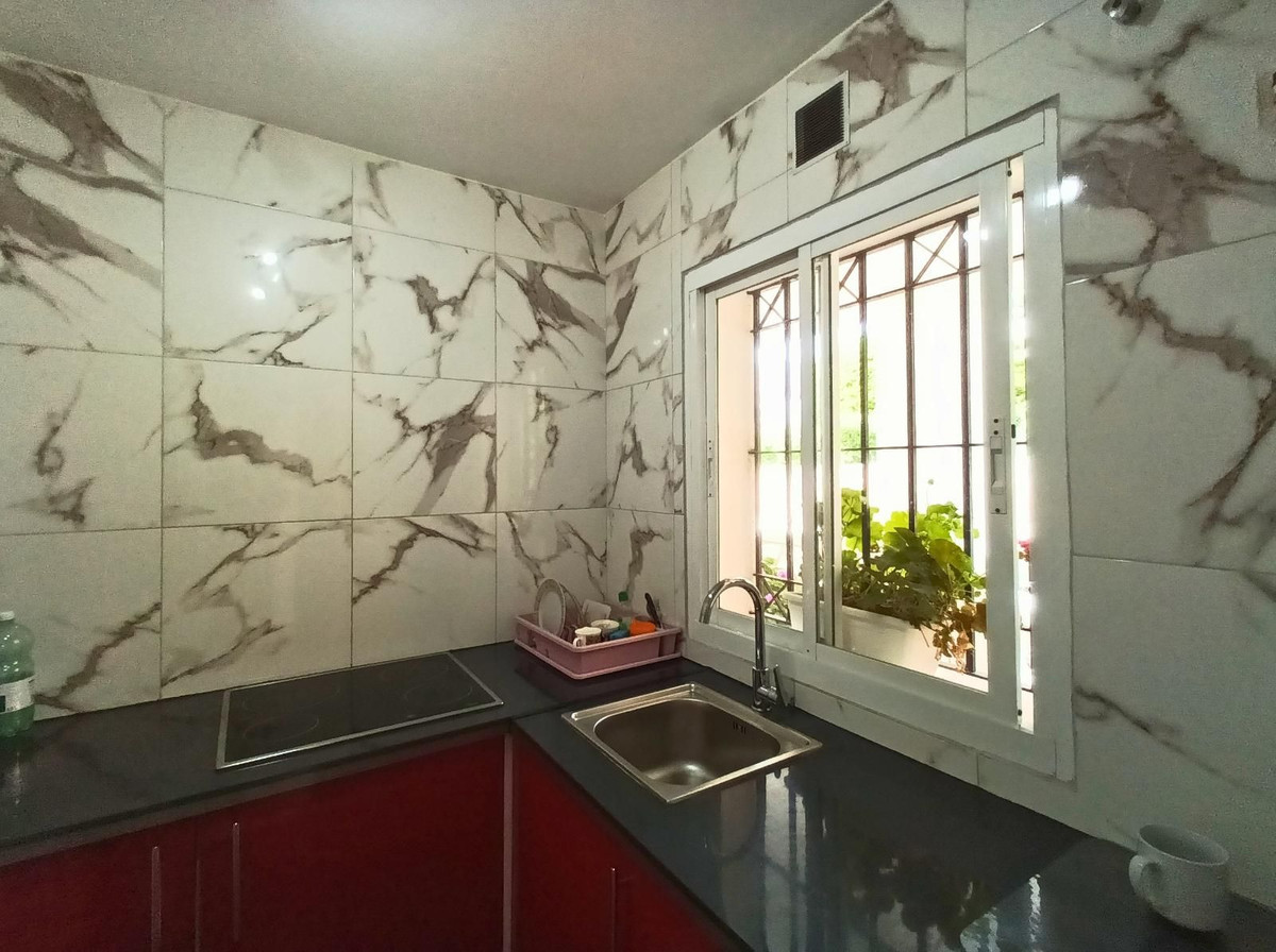 2 Bed Apartment for sale in El Pinillo Costa Del Sol, Málaga, Spain