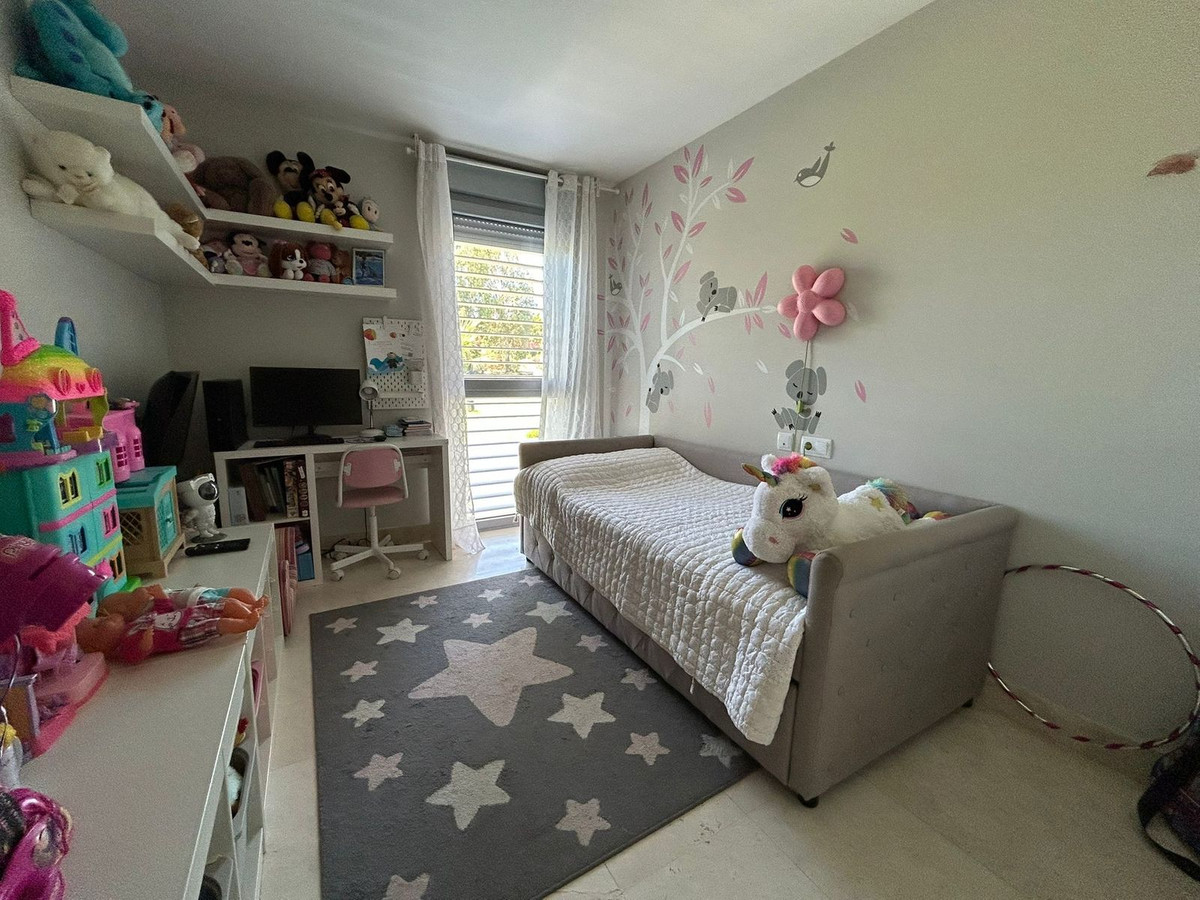 Se vende Apartamento Planta Media de 3 dormitorios en Costa Del Sol, Málaga, España