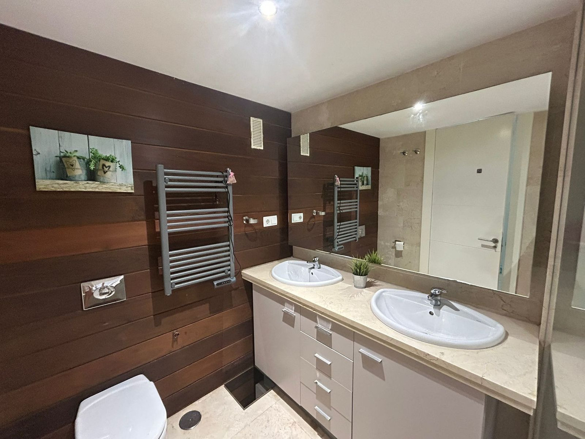 Se vende Apartamento Planta Media de 3 dormitorios en Costa Del Sol, Málaga, España