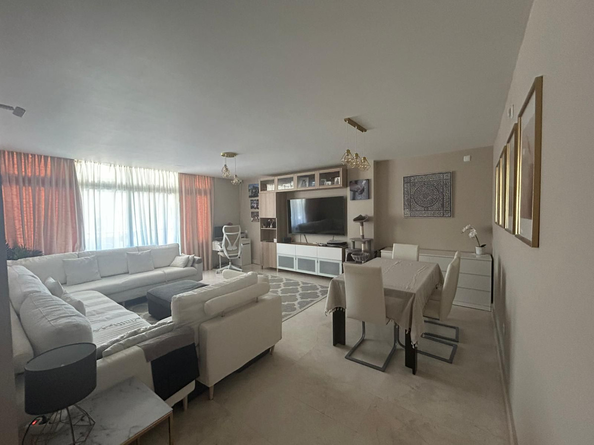 Se vende Apartamento Planta Media de 3 dormitorios en Costa Del Sol, Málaga, España