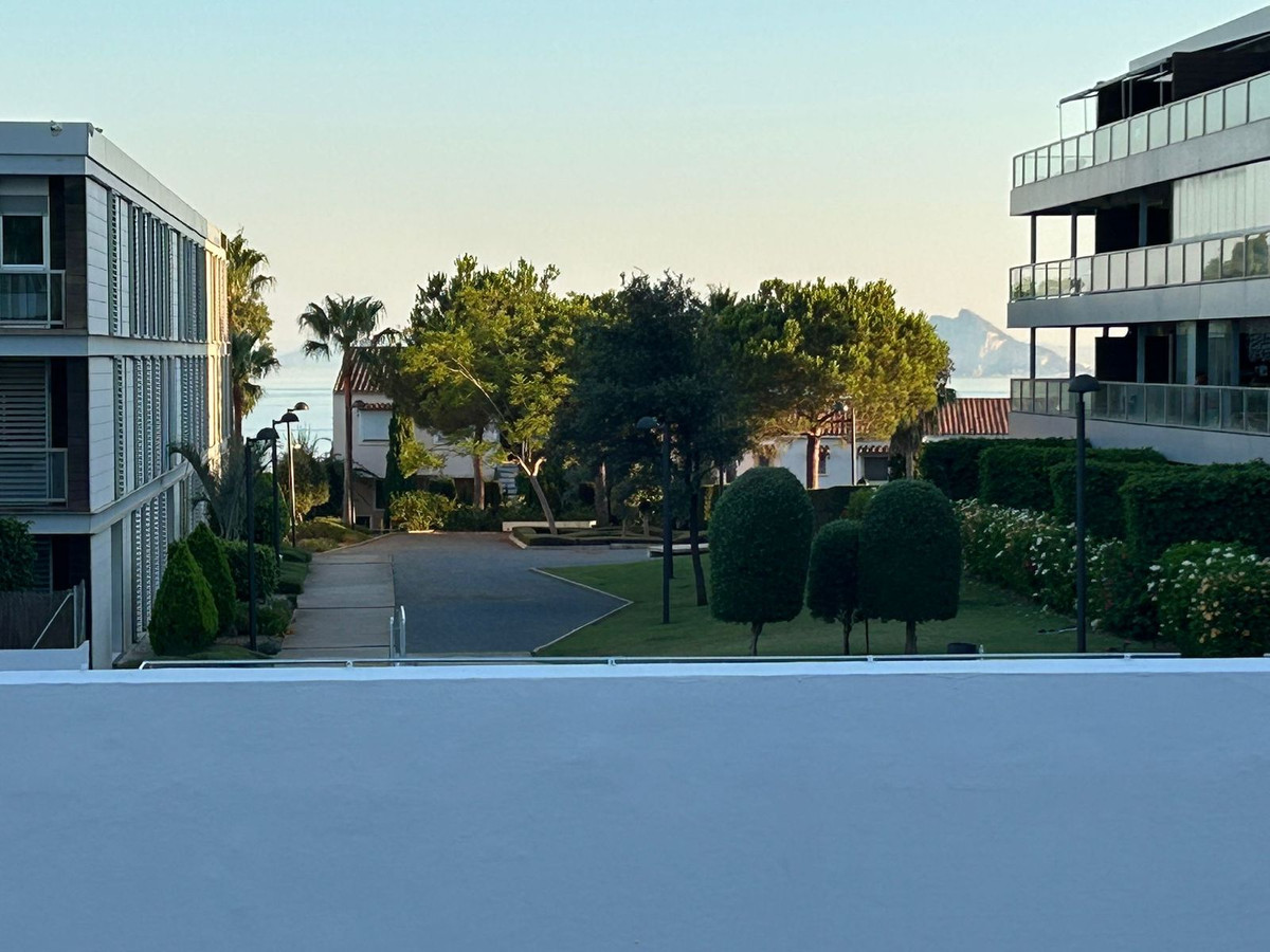 Se vende Apartamento Planta Media de 3 dormitorios en Costa Del Sol, Málaga, España