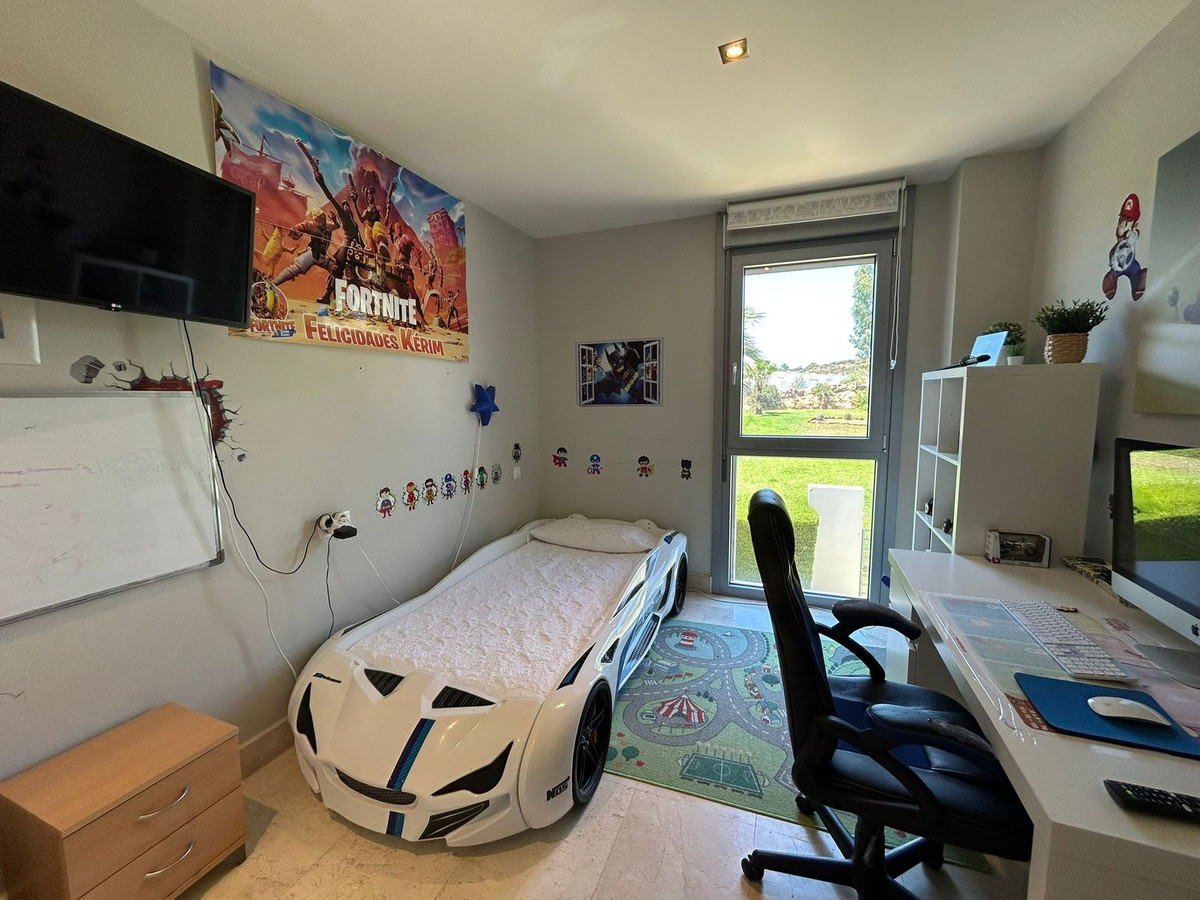 Se vende Apartamento Planta Media de 3 dormitorios en Costa Del Sol, Málaga, España