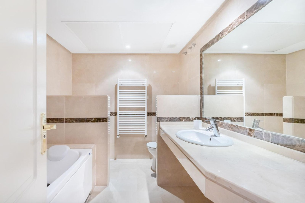 1 Bed Apartment for sale in Marbella Costa Del Sol, Málaga, Spain
