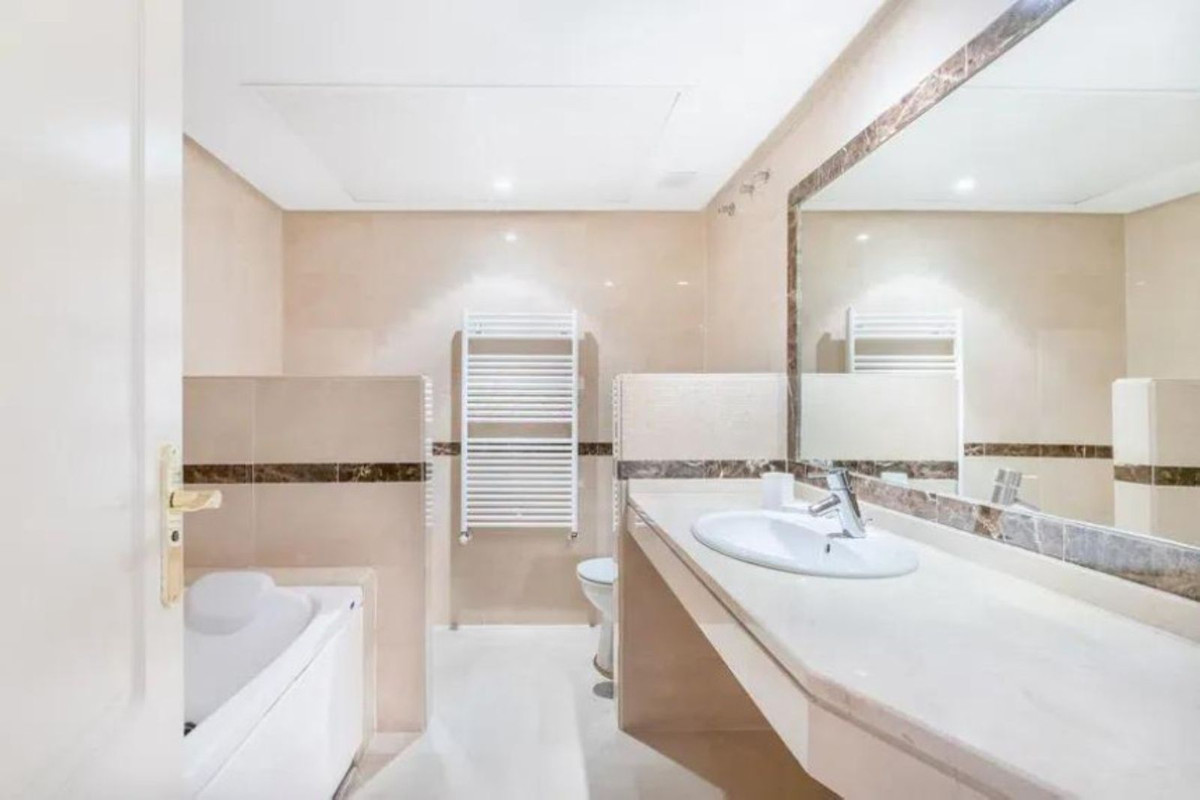 1 Bed Apartment for sale in Marbella Costa Del Sol, Málaga, Spain