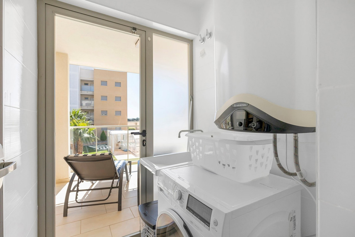 Se vende Apartamento Planta Media de 2 dormitorios en Costa Blanca, Alicante, España