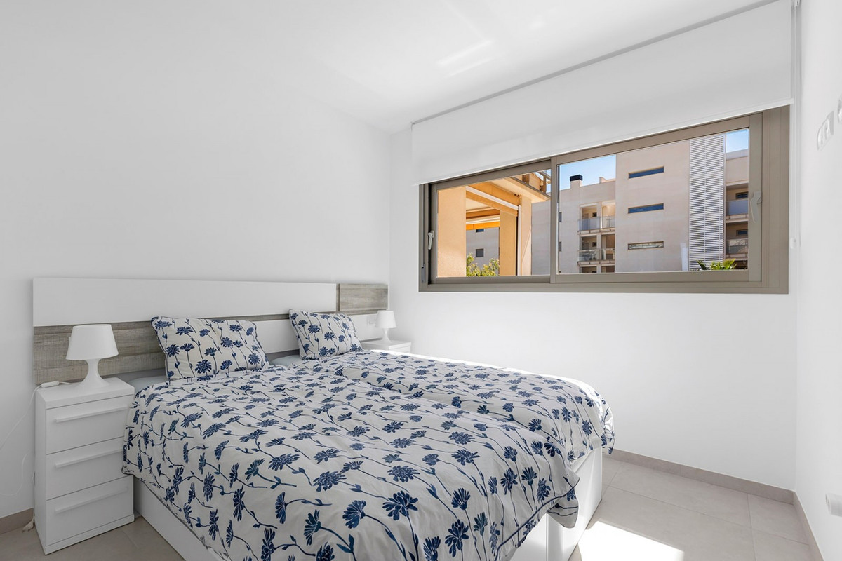 Se vende Apartamento Planta Media de 2 dormitorios en Costa Blanca, Alicante, España