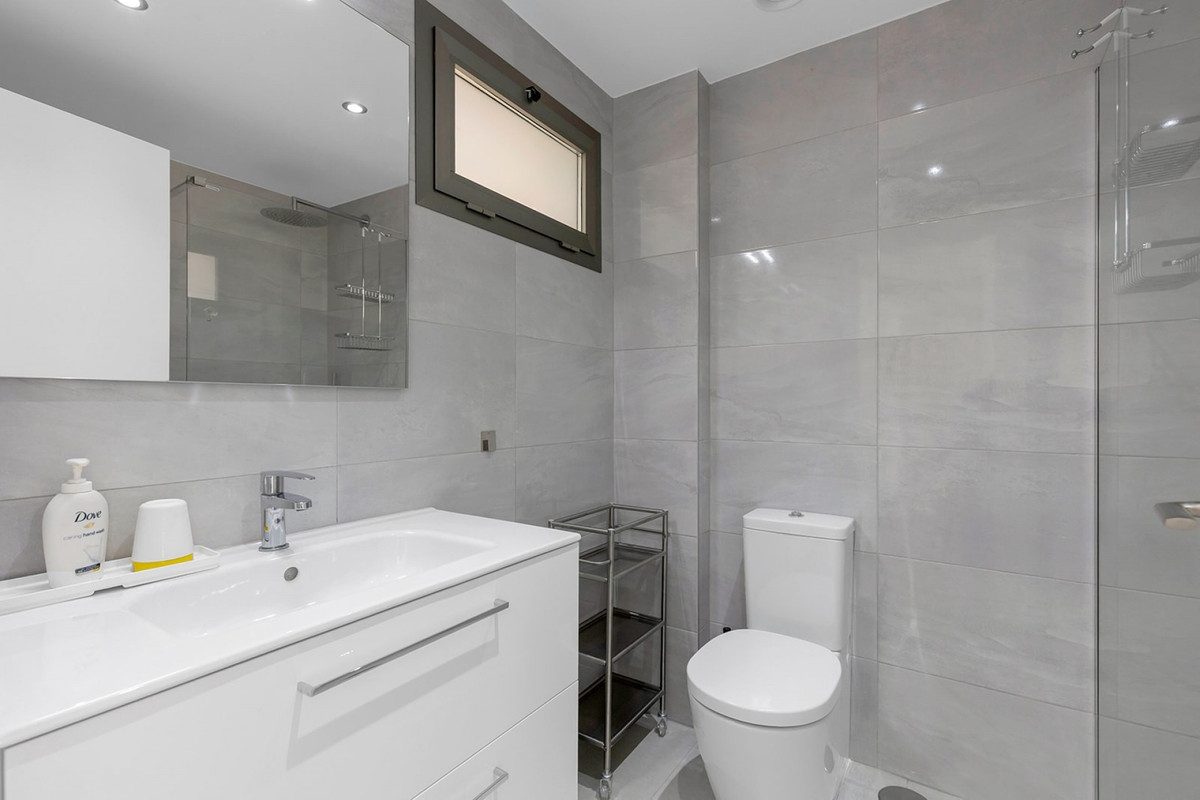 Se vende Apartamento Planta Media de 2 dormitorios en Costa Blanca, Alicante, España
