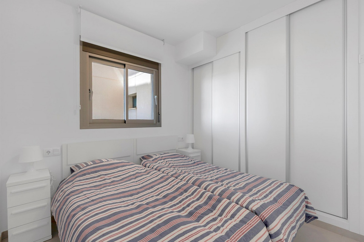 Se vende Apartamento Planta Media de 2 dormitorios en Costa Blanca, Alicante, España