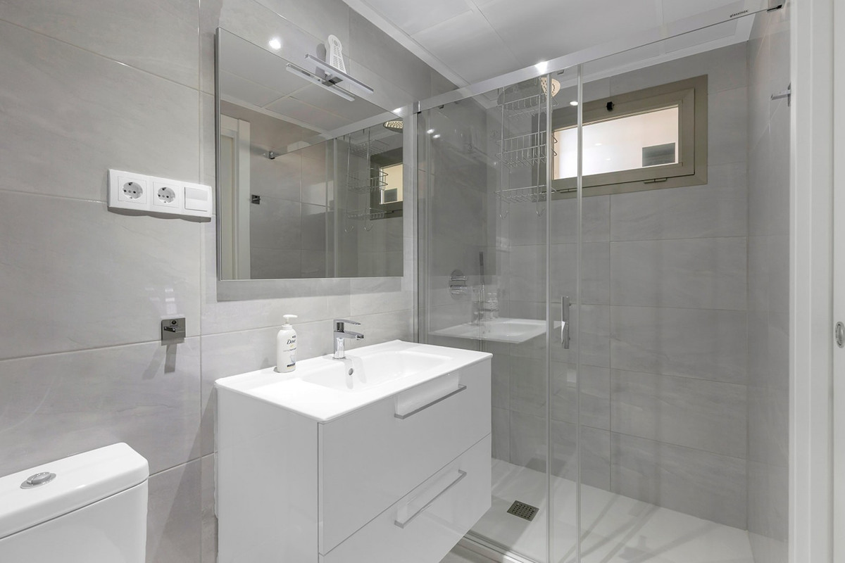Se vende Apartamento Planta Media de 2 dormitorios en Costa Blanca, Alicante, España