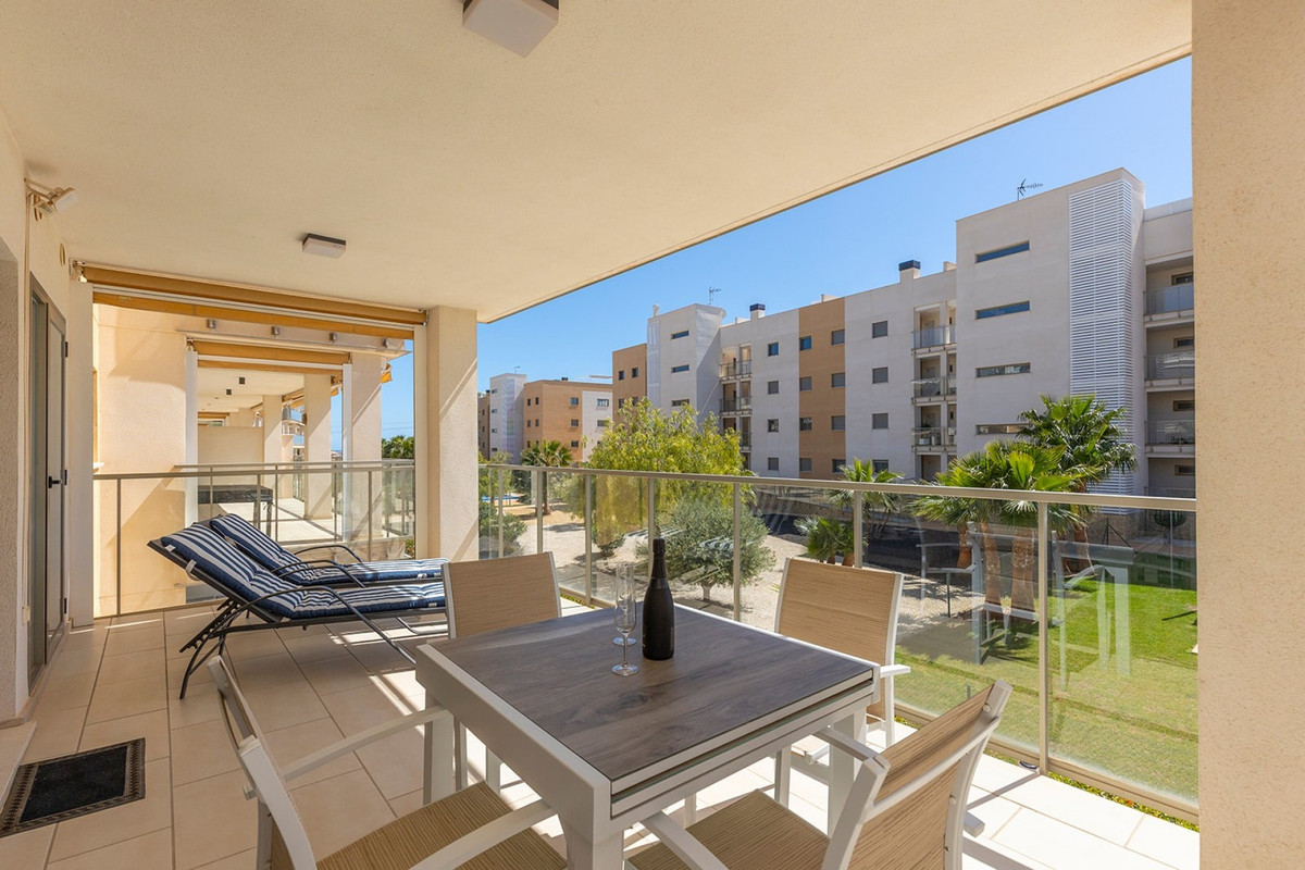 Se vende Apartamento Planta Media de 2 dormitorios en Costa Blanca, Alicante, España