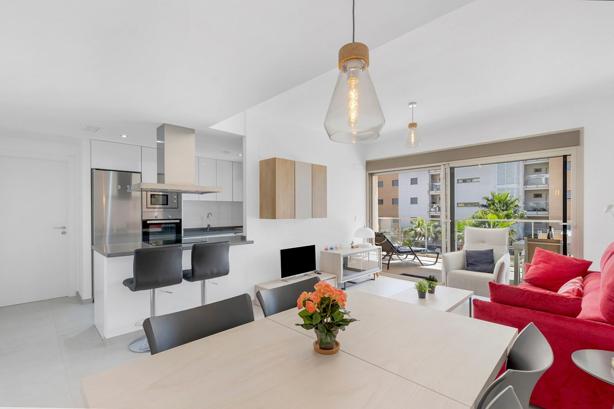 Se vende Apartamento Planta Media de 2 dormitorios en Costa Blanca, Alicante, España